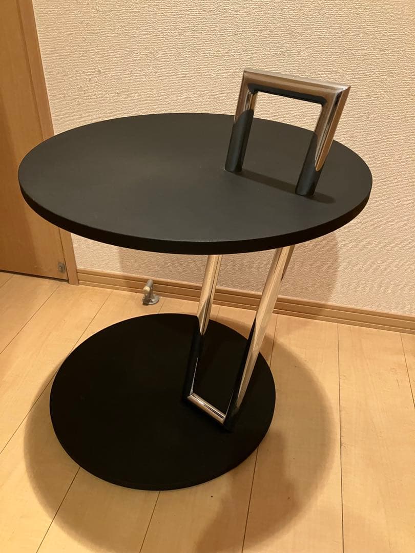 コーヒーテーブル　アイリーン・グレイ