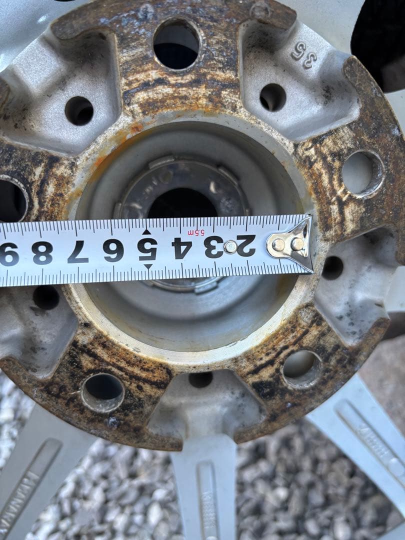 235/60R18 107Q スタッドレスタイヤ