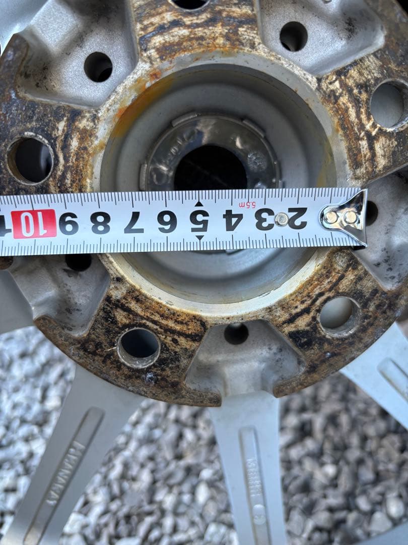 235/60R18 107Q スタッドレスタイヤ