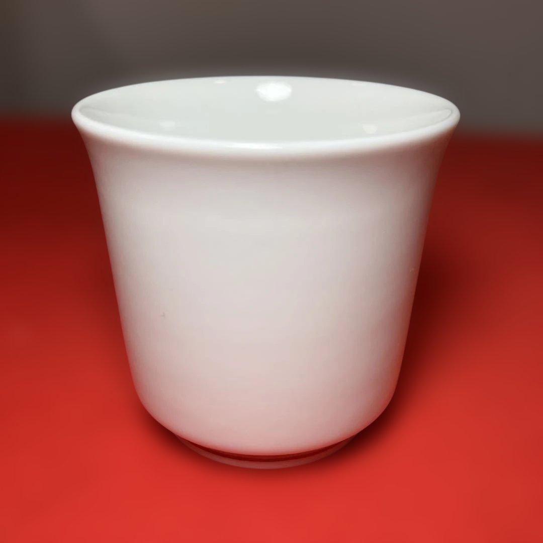 ゲ*ン様 ［十四代酒井田柿右衛門］ 松紋濁手　本人作品