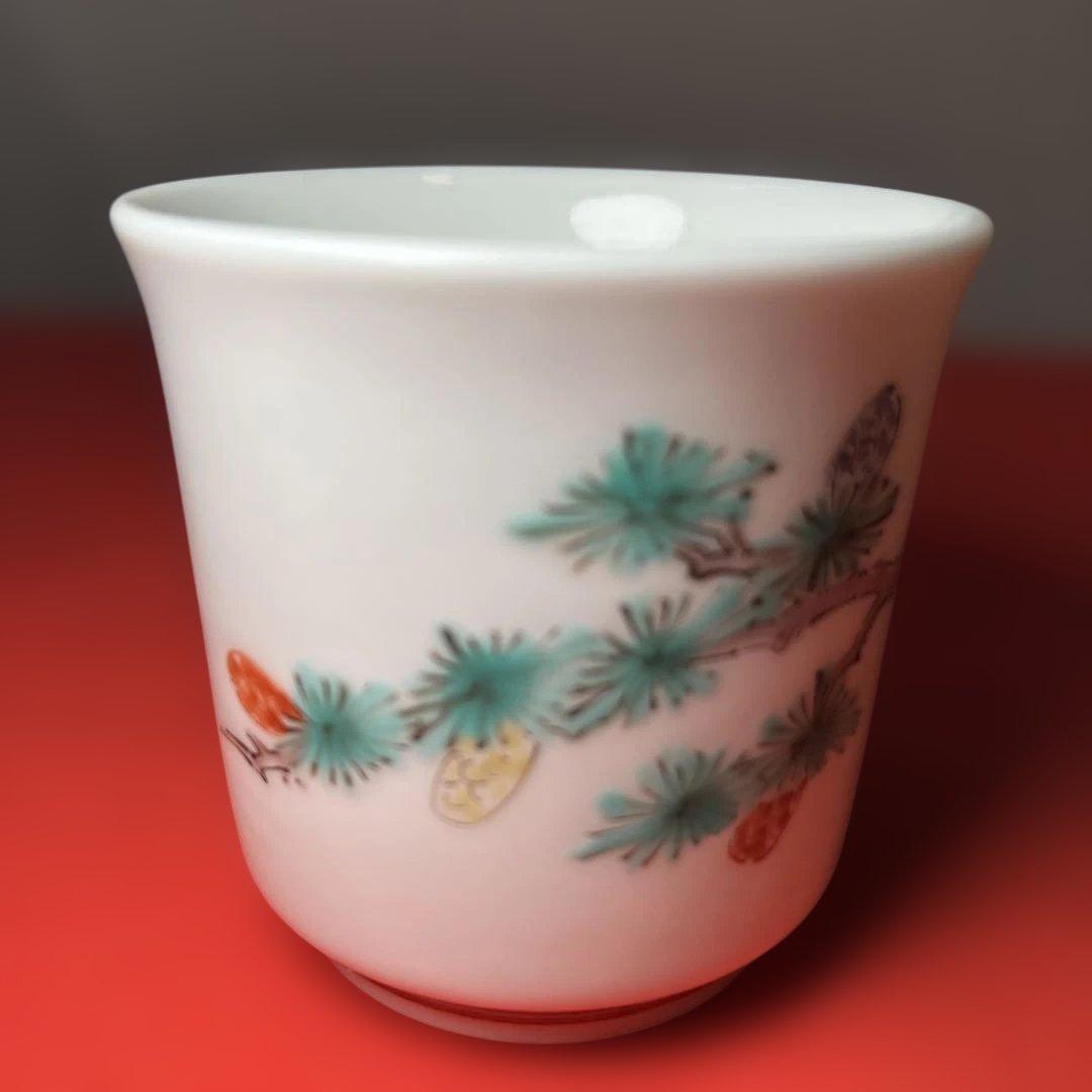 ゲ*ン様 ［十四代酒井田柿右衛門］ 松紋濁手　本人作品