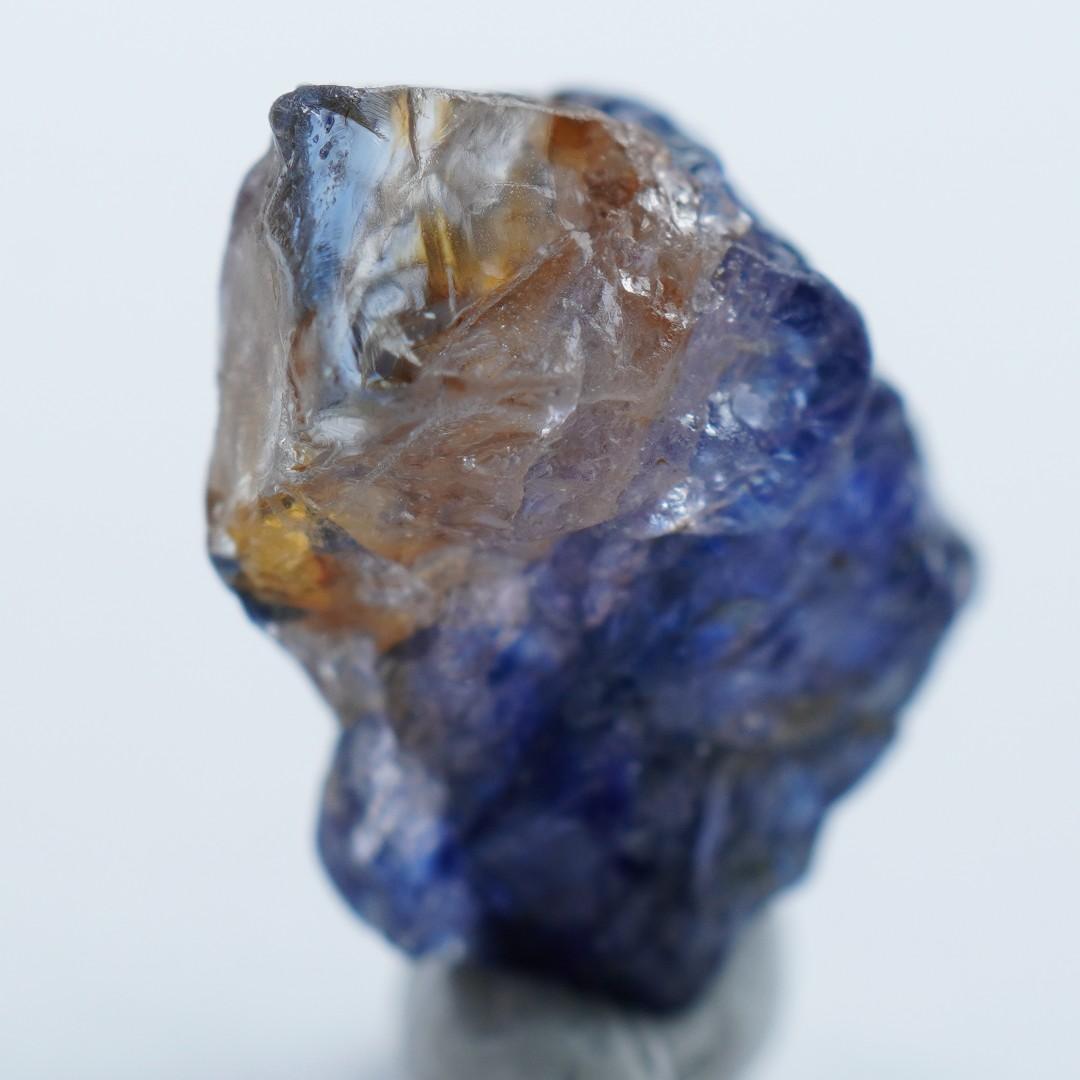 ウインザバイカラーブルーサファイア　原石　タンザニア