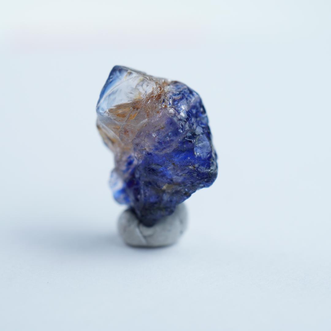 ウインザバイカラーブルーサファイア　原石　タンザニア