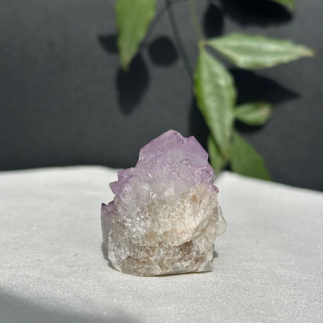 天然石アメジストの原石　置物　鉱物D.440