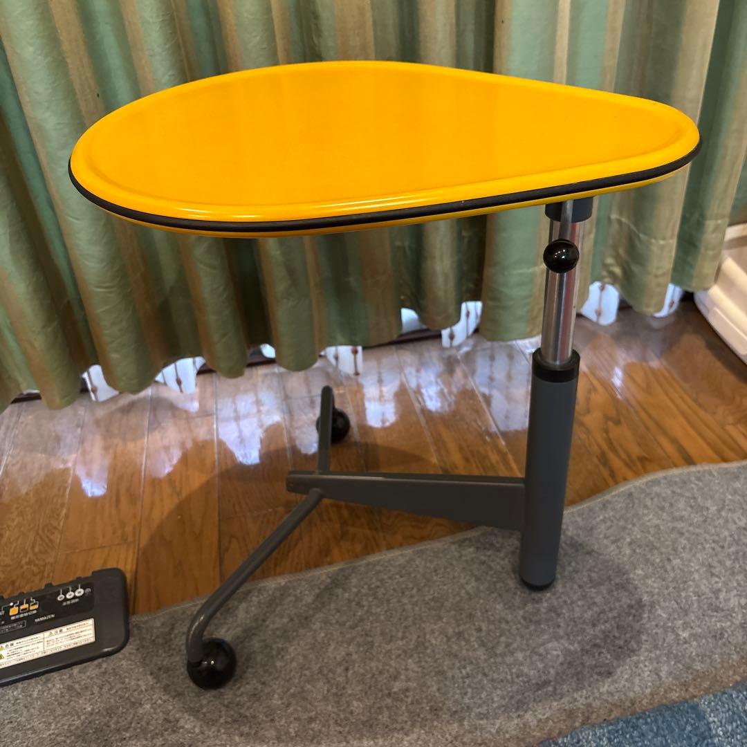 カッシーナ・イクスシーのKICKサイドテーブル