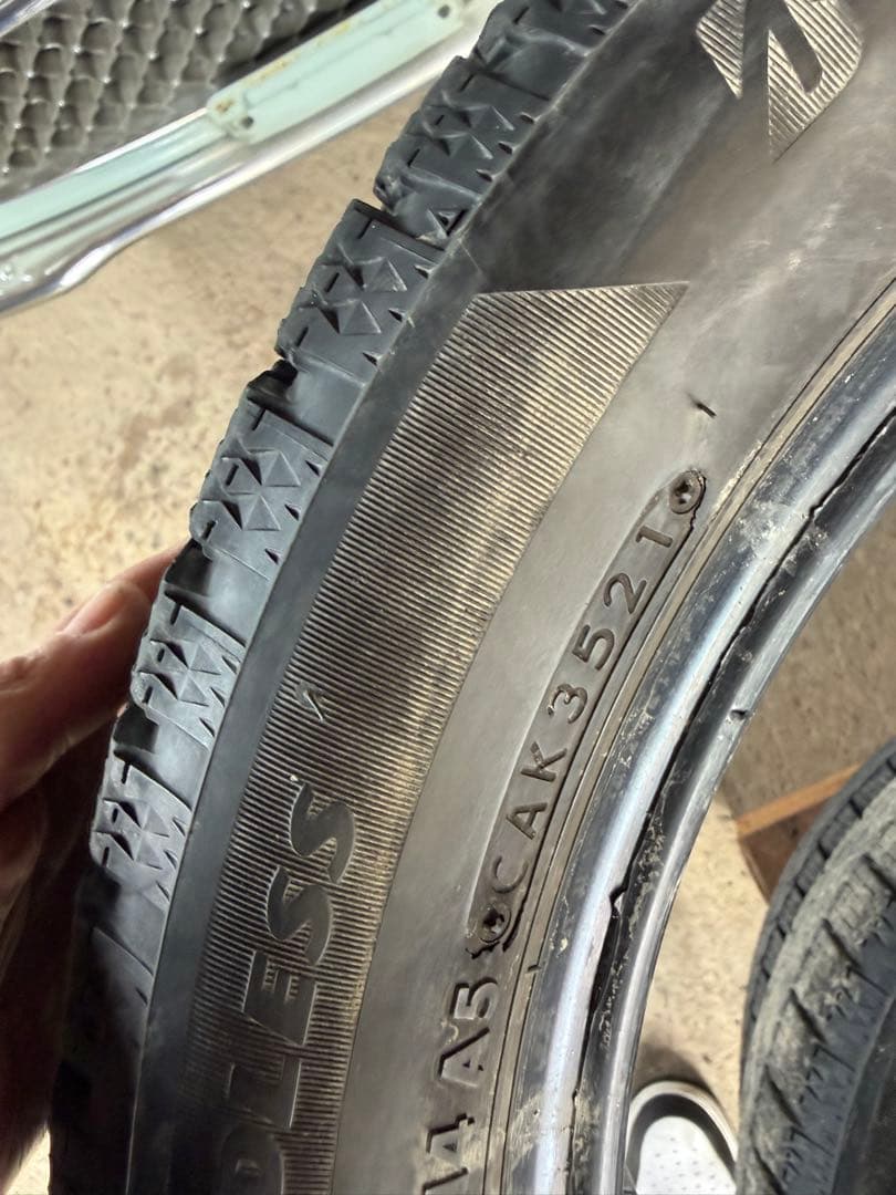 送料無料。ブリヂストンVRX2 165/55R15スタッドレス4本セット