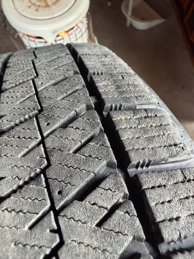 送料無料。ブリヂストンVRX2 165/55R15スタッドレス4本セット