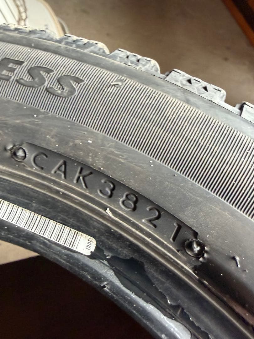 送料無料。ブリヂストンVRX2 165/55R15スタッドレス4本セット