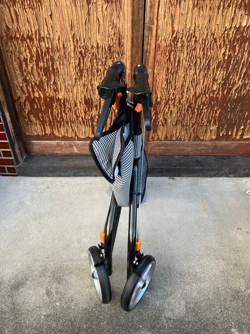 三輪歩行車　トライウォーカー　カゴ無しTR-62BK