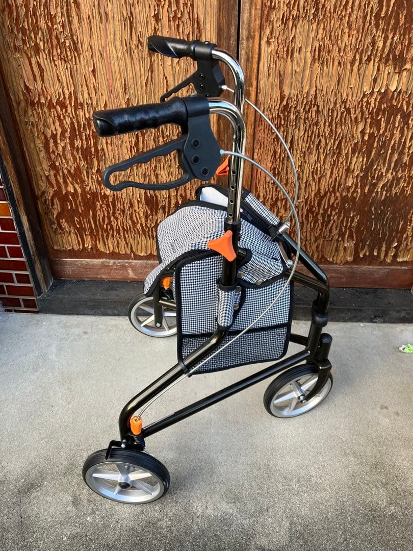 三輪歩行車　トライウォーカー　カゴ無しTR-62BK