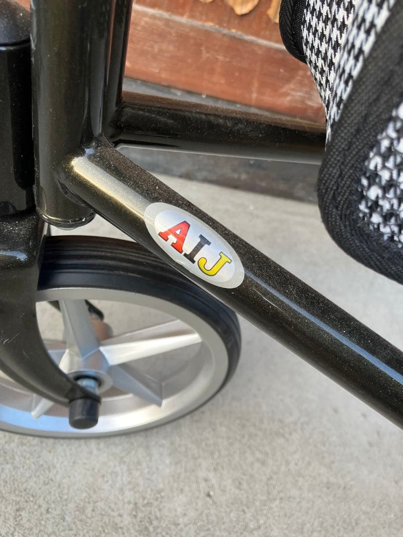 三輪歩行車　トライウォーカー　カゴ無しTR-62BK