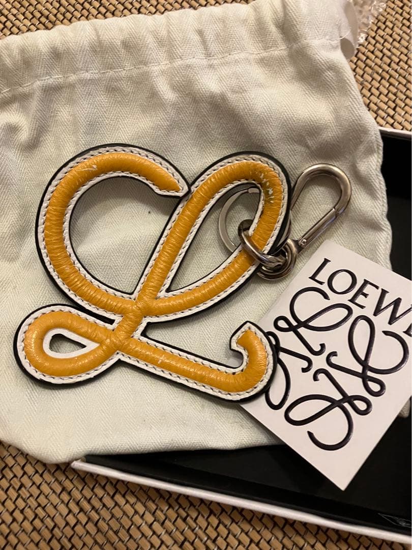 LOEWE 　ロエベ　バッグチャーム　キーホルダー　キーリング イエロー