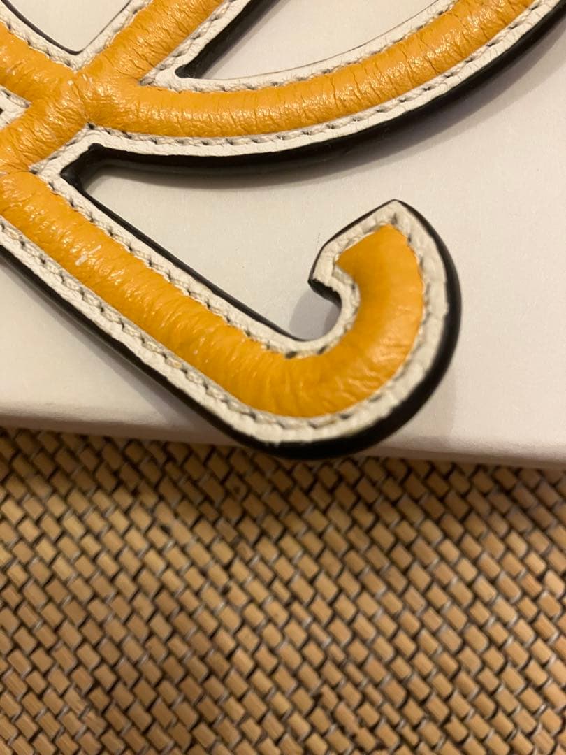 LOEWE 　ロエベ　バッグチャーム　キーホルダー　キーリング イエロー