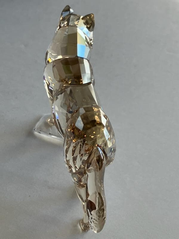 ハイイロオオカミ　スワロフスキー　置物　オブジェ　オオカミ