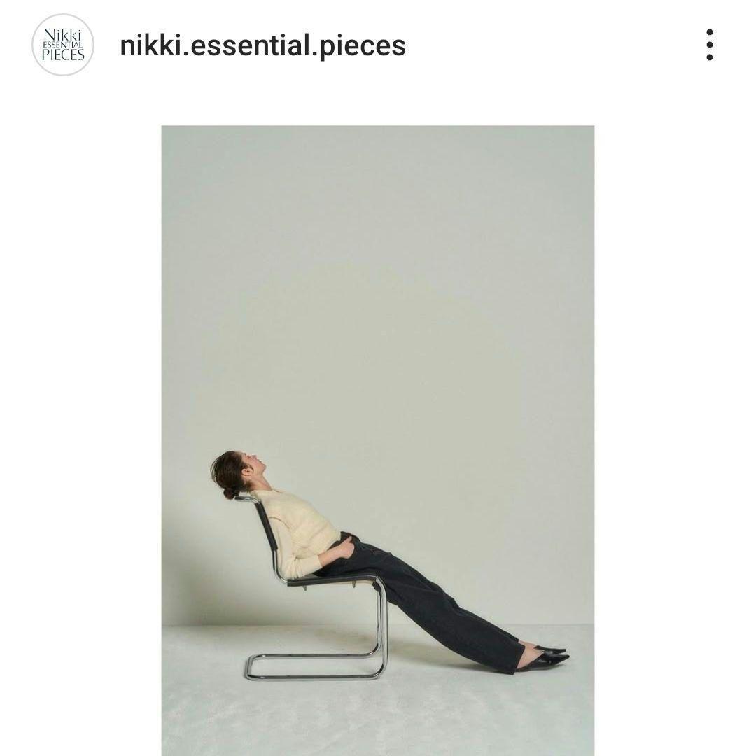 Nikki ESSENTIAL PIECES　ブラックストレートジーンズ