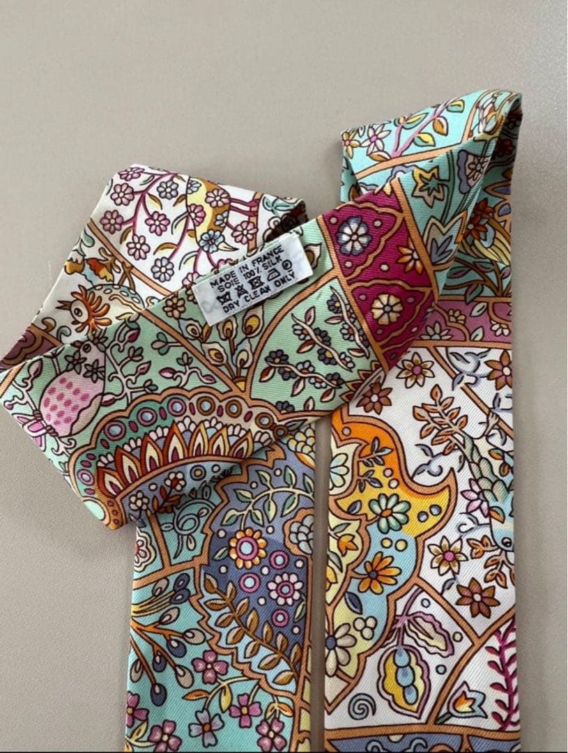 エルメス　ツイリー　花咲く鳥たちの国で白系マルチカラー