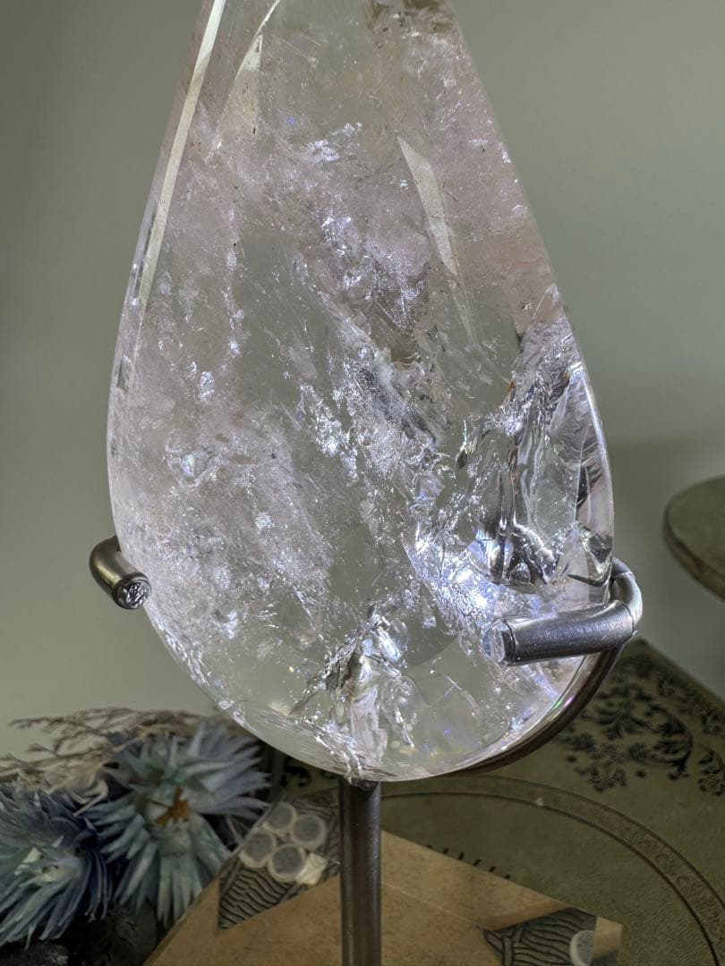 スタンド付き　ピンクアゼツライト(流通名) ピンククリアクォーツ　ファイヤー