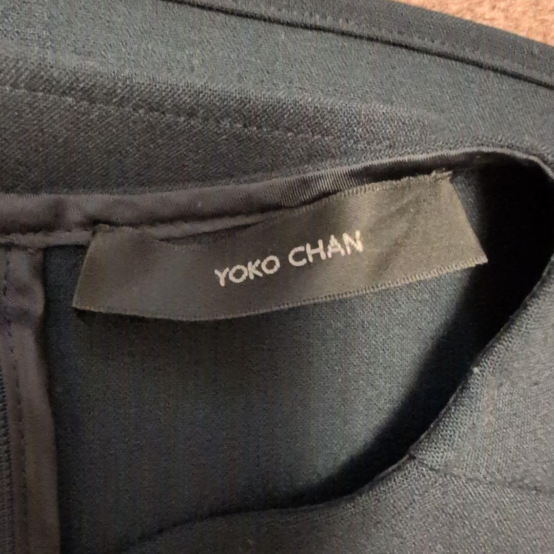 美品yokochan ヨーコチャンフリル付き黒半袖トップス