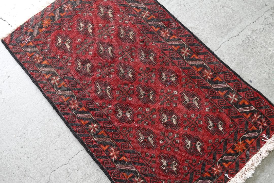 ✦vintage rug✦117cm×65cm　ペルシャ絨毯　バルーチ　ギュル