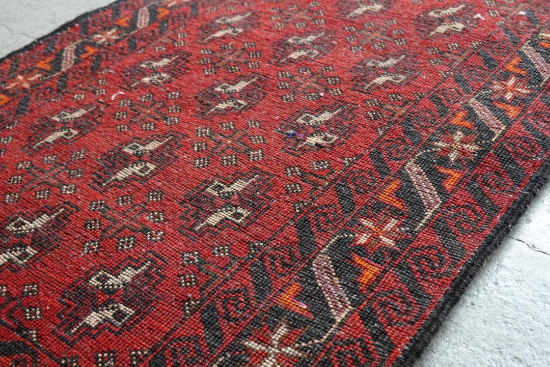 ✦vintage rug✦117cm×65cm　ペルシャ絨毯　バルーチ　ギュル