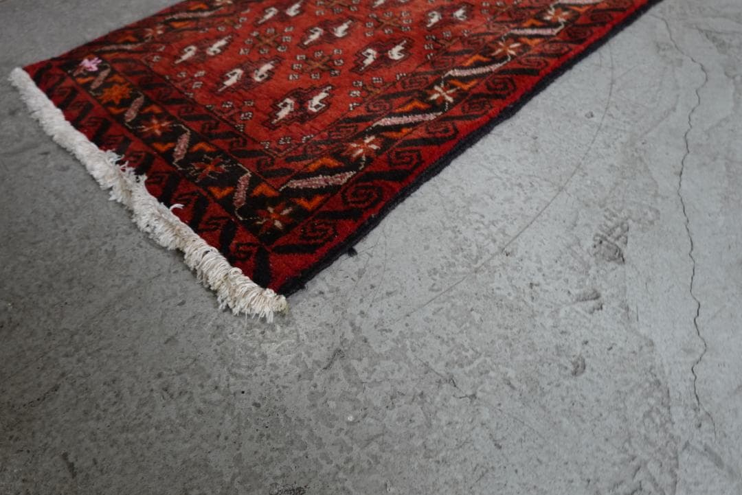✦vintage rug✦117cm×65cm　ペルシャ絨毯　バルーチ　ギュル
