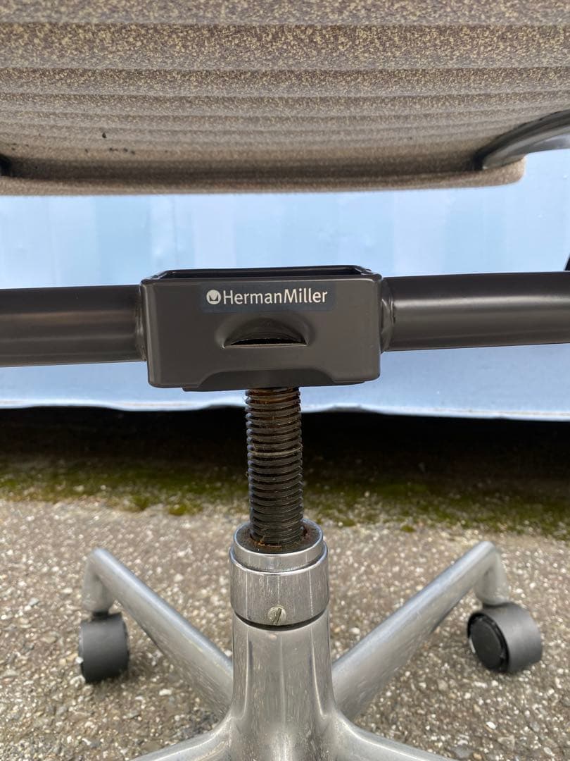 B)HermanMiller■イームズ アルミナムチェア