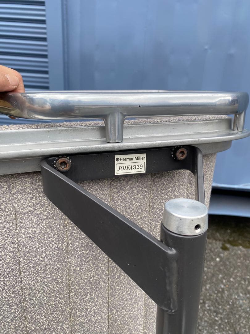 B)HermanMiller■イームズ アルミナムチェア