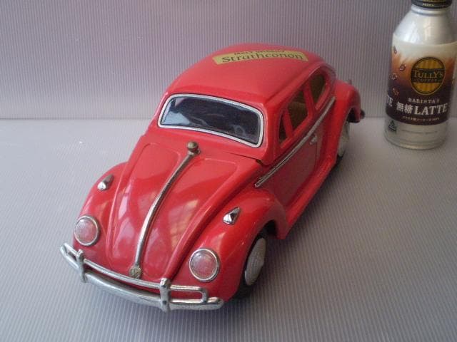 古いブリキのオルゴール ワーゲンビートル。レトロモダン。昭和。ビンテージ。