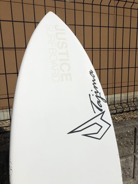 ほぼ新品ジャスティスサーフボードDIVA5プラグ+FCS2フィン+FCSケース