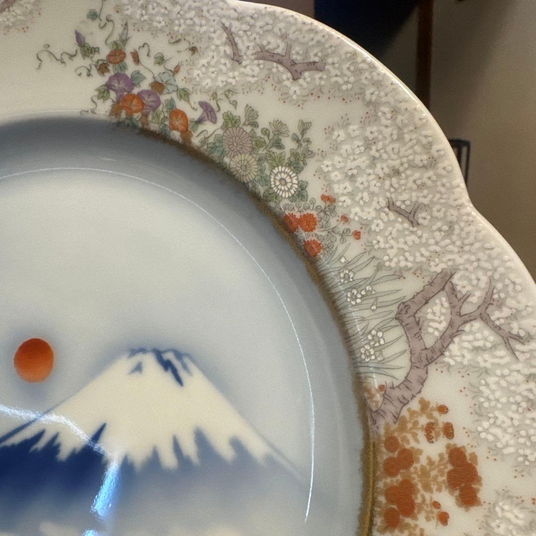 深川製磁　官窯富士に初日　盛皿