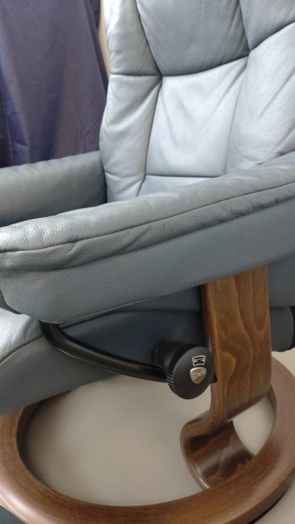 【チェア本体】リクライニングチェア エコーネス オットマン付き 本革