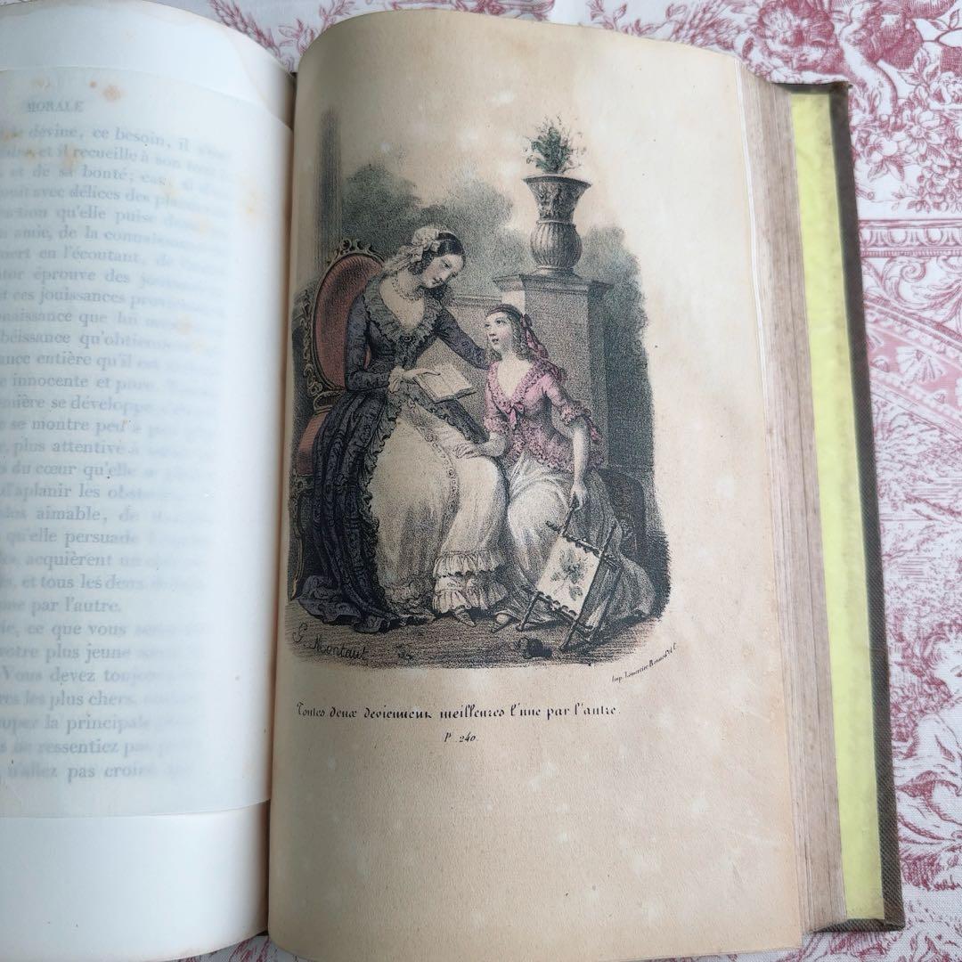 セールフランスアンティーク　ゴールドの装丁が美しい本　1800年代　古書