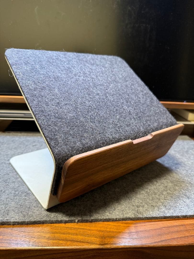 その他 Grovemade Wood Laptop Riser