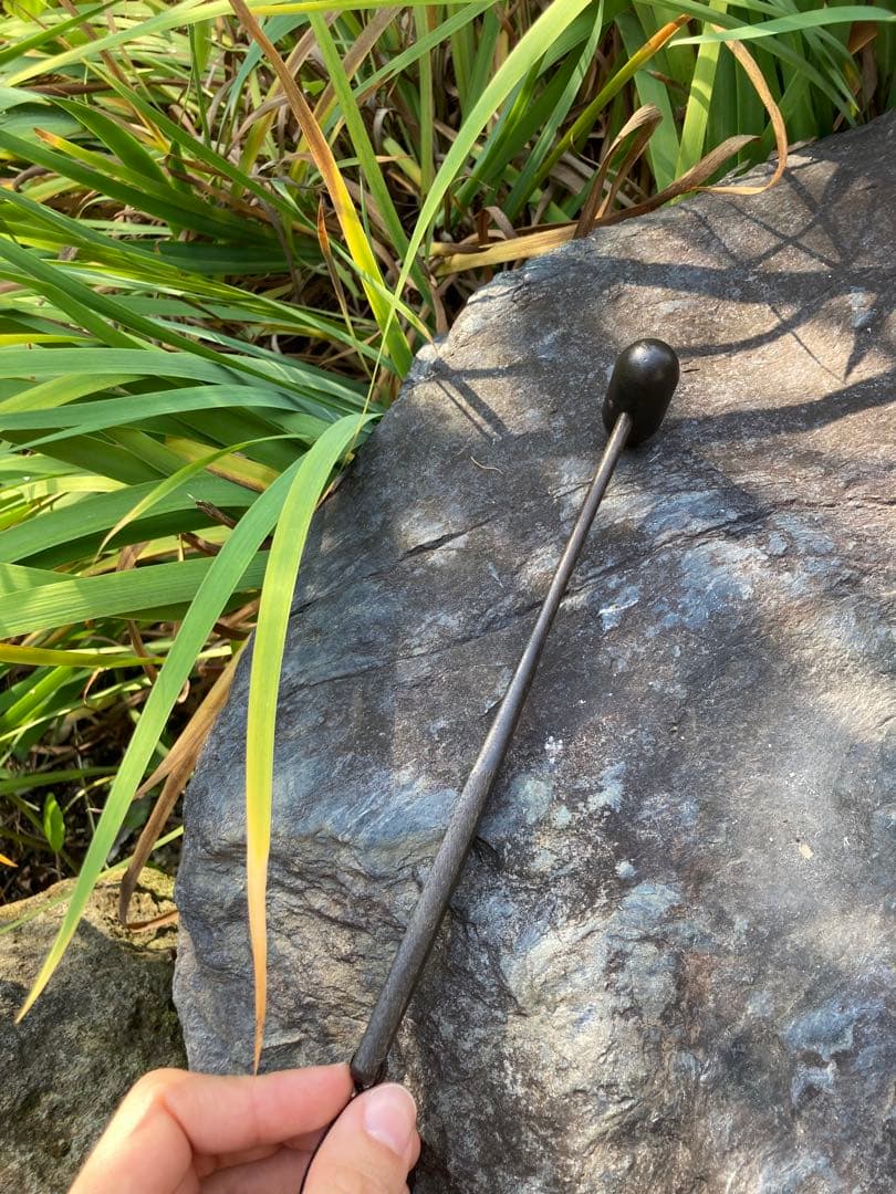 打楽器と棒　スティック　味わい深いヴィンテージ品　黒色　楽器職人さんの手仕事品