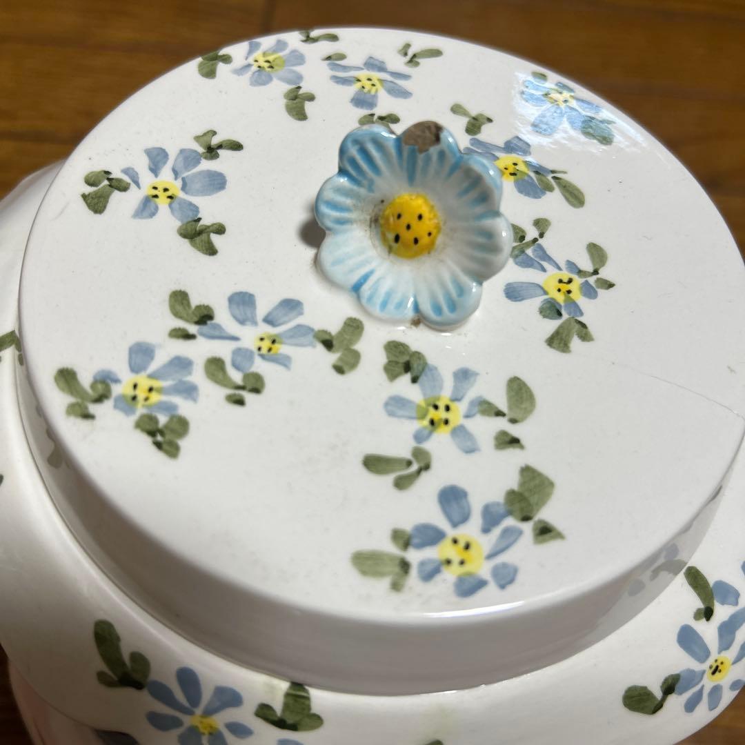 猫の顔の陶器製お菓子入れ