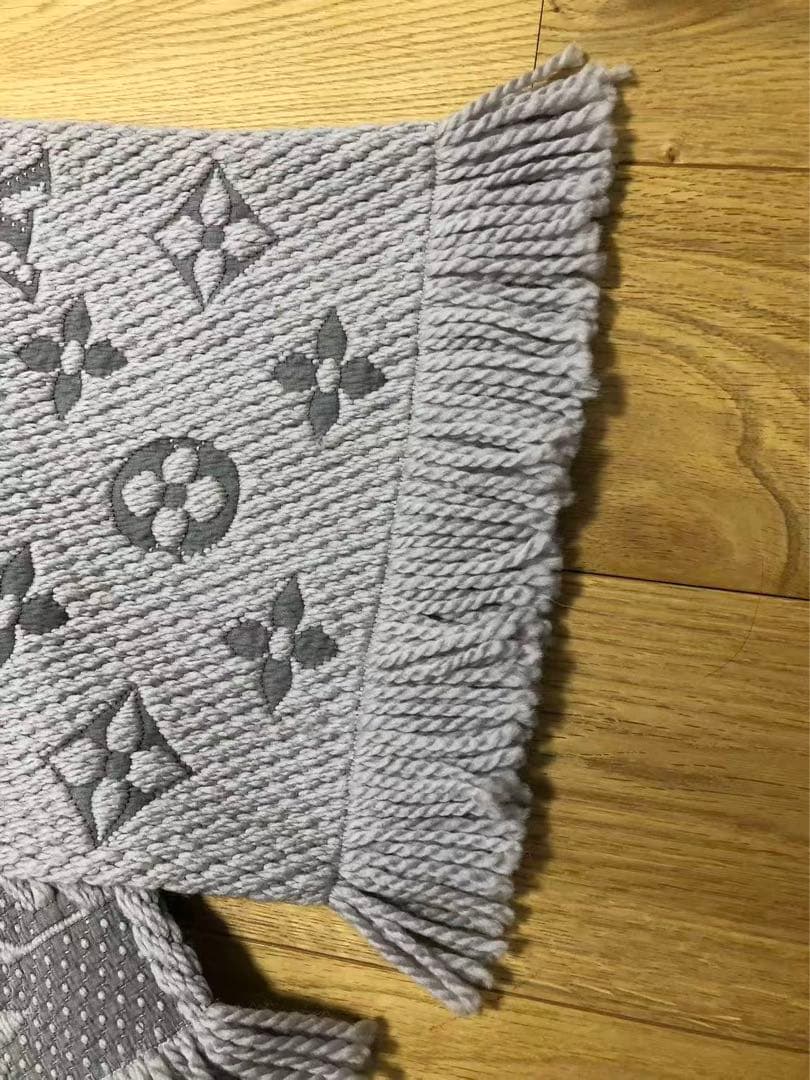 美品　ルイヴィトン　マフラー フリンジ付き　エシャルプ　ロゴ　グレー　シルク混