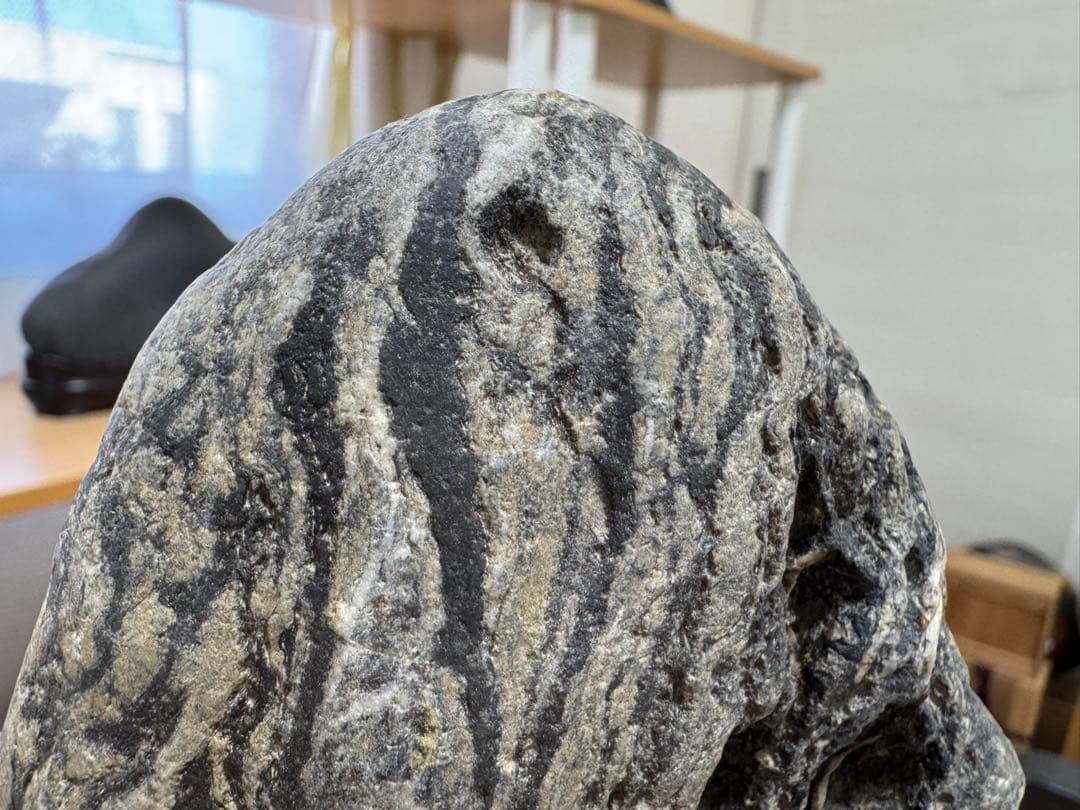 魚野川石 盆石 水石 鑑賞石 天然石 自然石 黒石 魚野川 新潟 木製台座付き