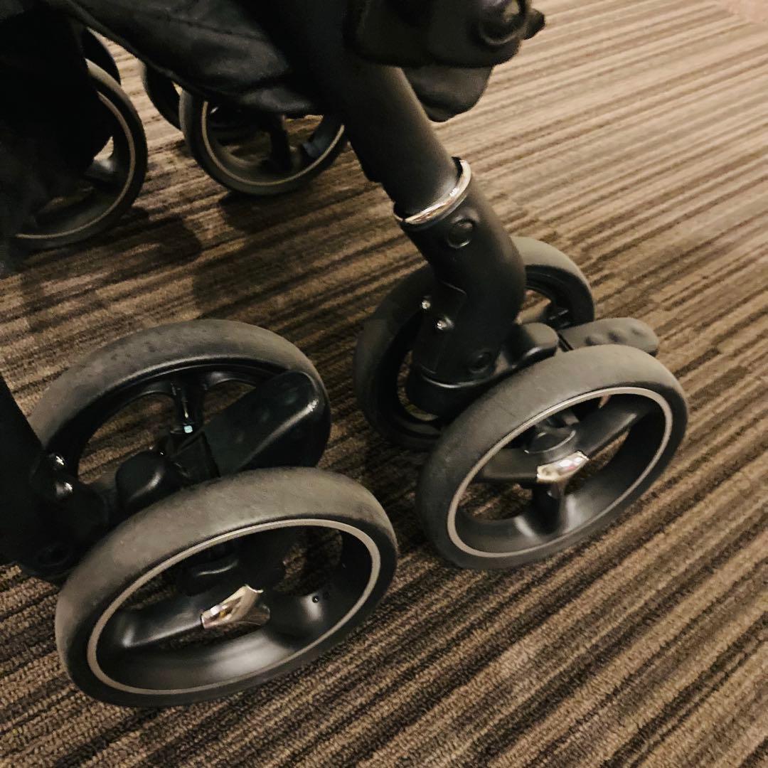 アップリカラクーナクッションフリー Aprica ベビーカー美品2023年モデル