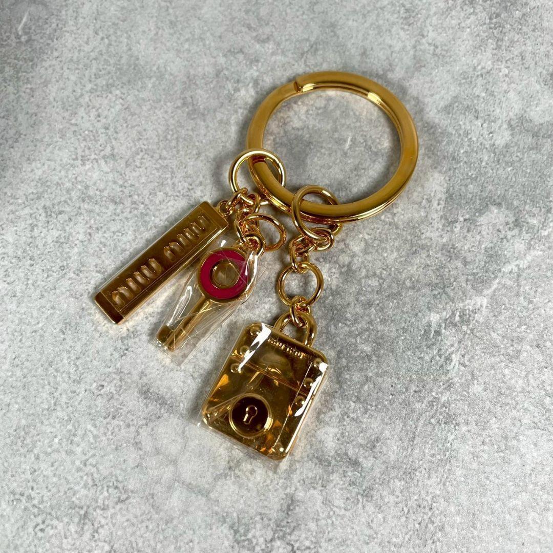 miumiu ミュウミュウ キーホルダー 南京錠 チャーム ゴールド