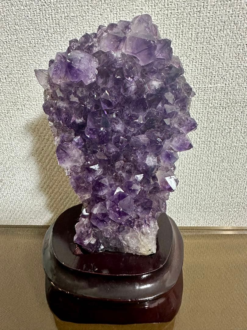 「アメジスト結晶 」愛の守護石　置物 木製台座付き