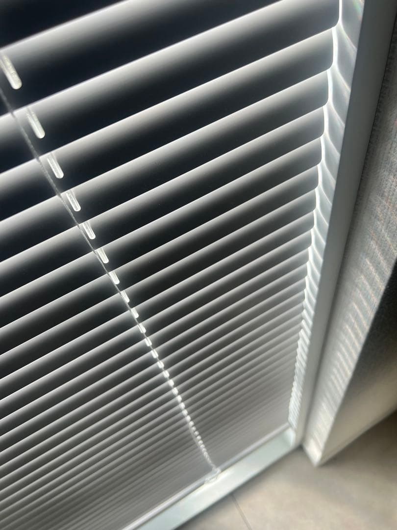 【突っ張り式】エッセンス　ウォームホワイト アルミブラインド