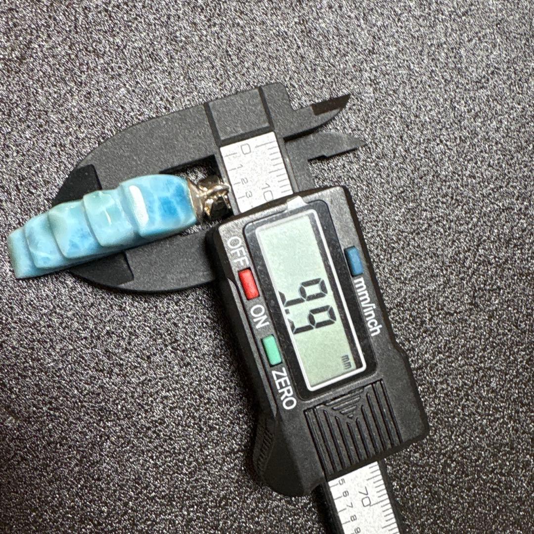 天然石　ラリマー　ドミニカ共和国産　羽根のペンダントトップ