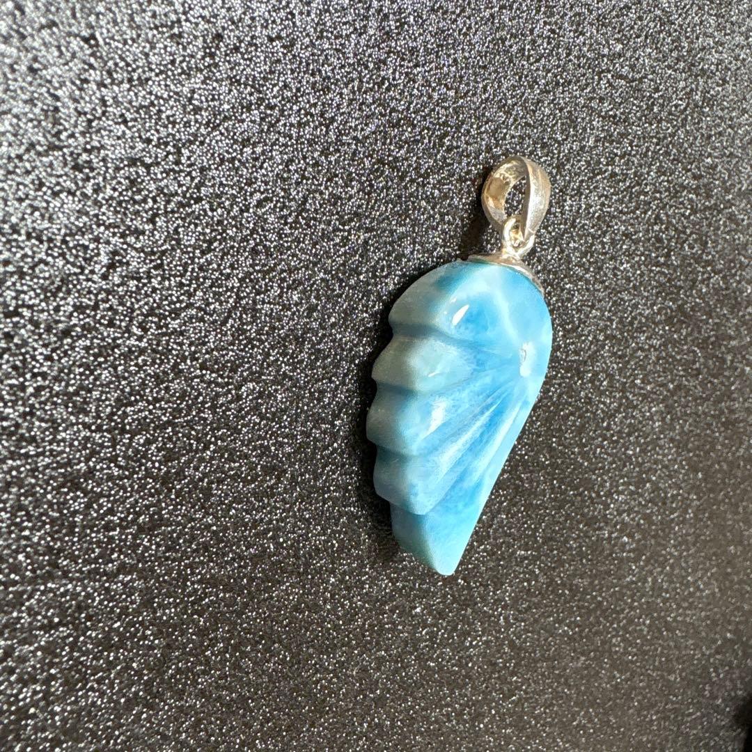 天然石　ラリマー　ドミニカ共和国産　羽根のペンダントトップ