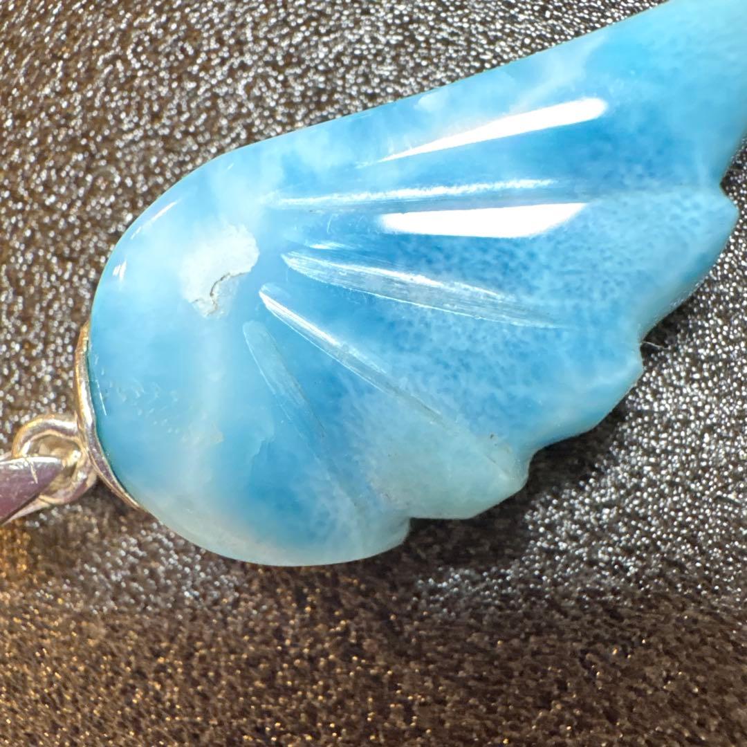 天然石　ラリマー　ドミニカ共和国産　羽根のペンダントトップ