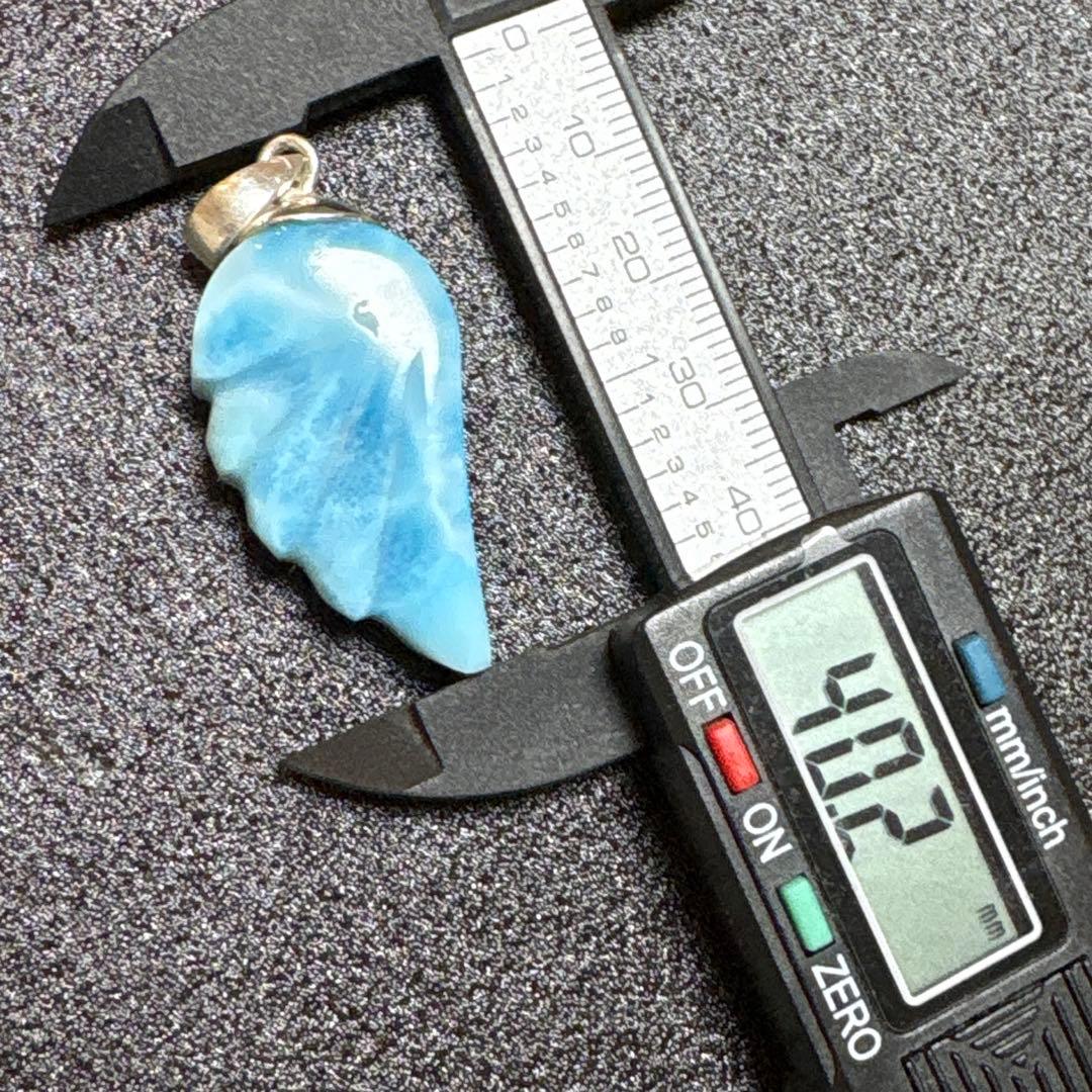 天然石　ラリマー　ドミニカ共和国産　羽根のペンダントトップ