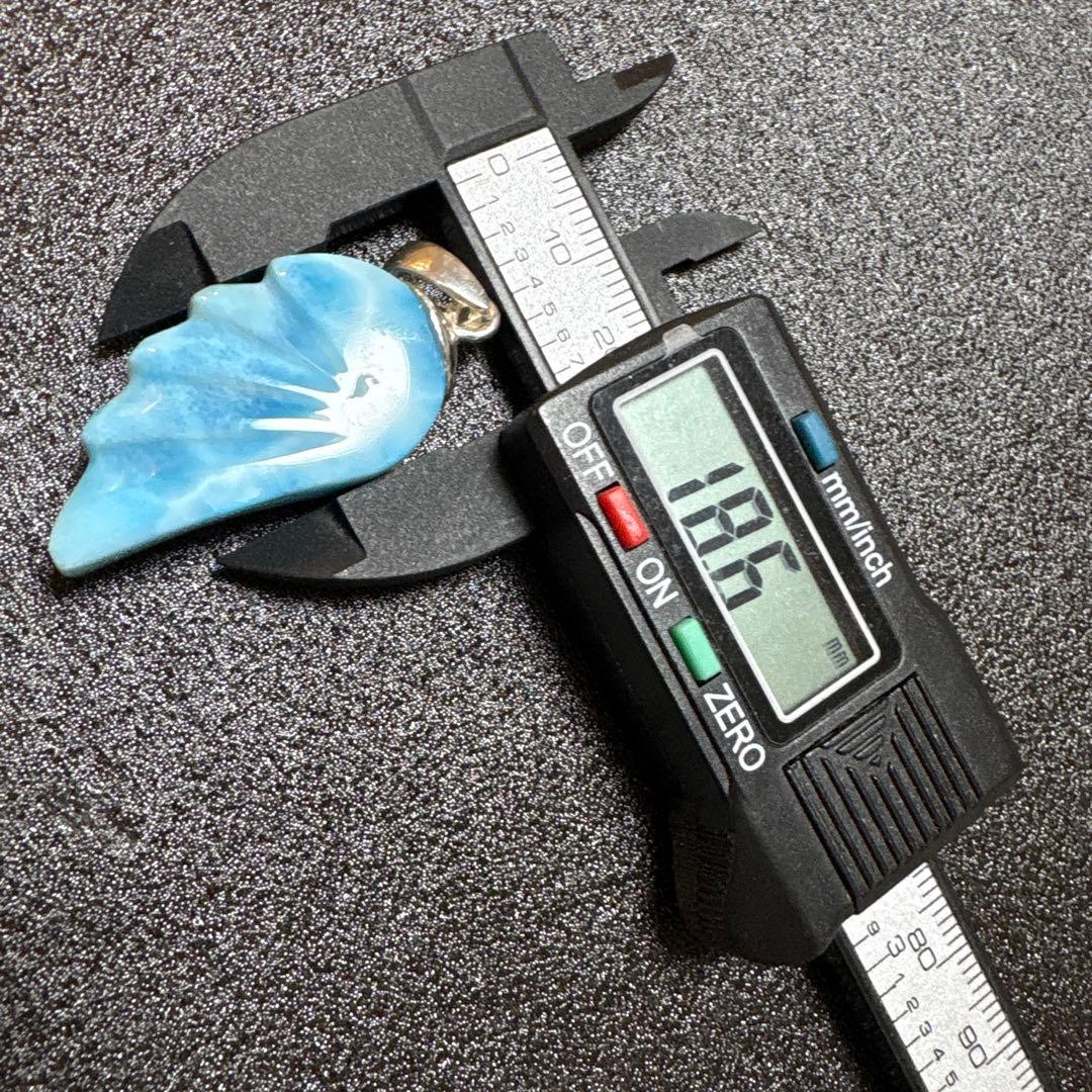 天然石　ラリマー　ドミニカ共和国産　羽根のペンダントトップ