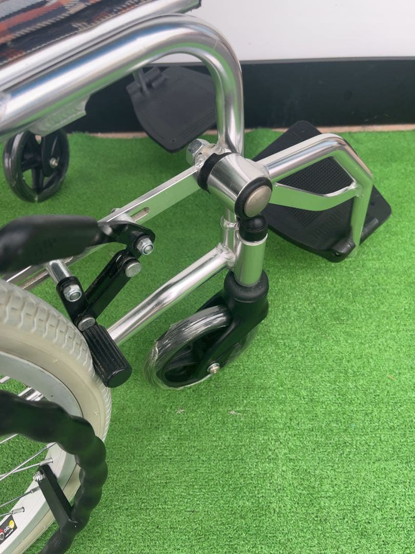 チノンズ 20型タイヤサイズ アルミ製折畳 車椅子