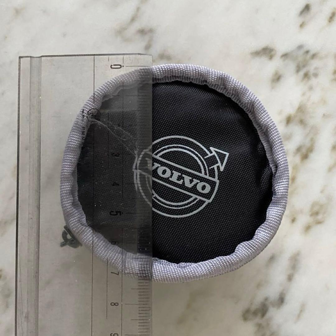 ｛VOLVO｝　ブラック水筒カバー ＆ シルバーミニチュアカー　2点セット