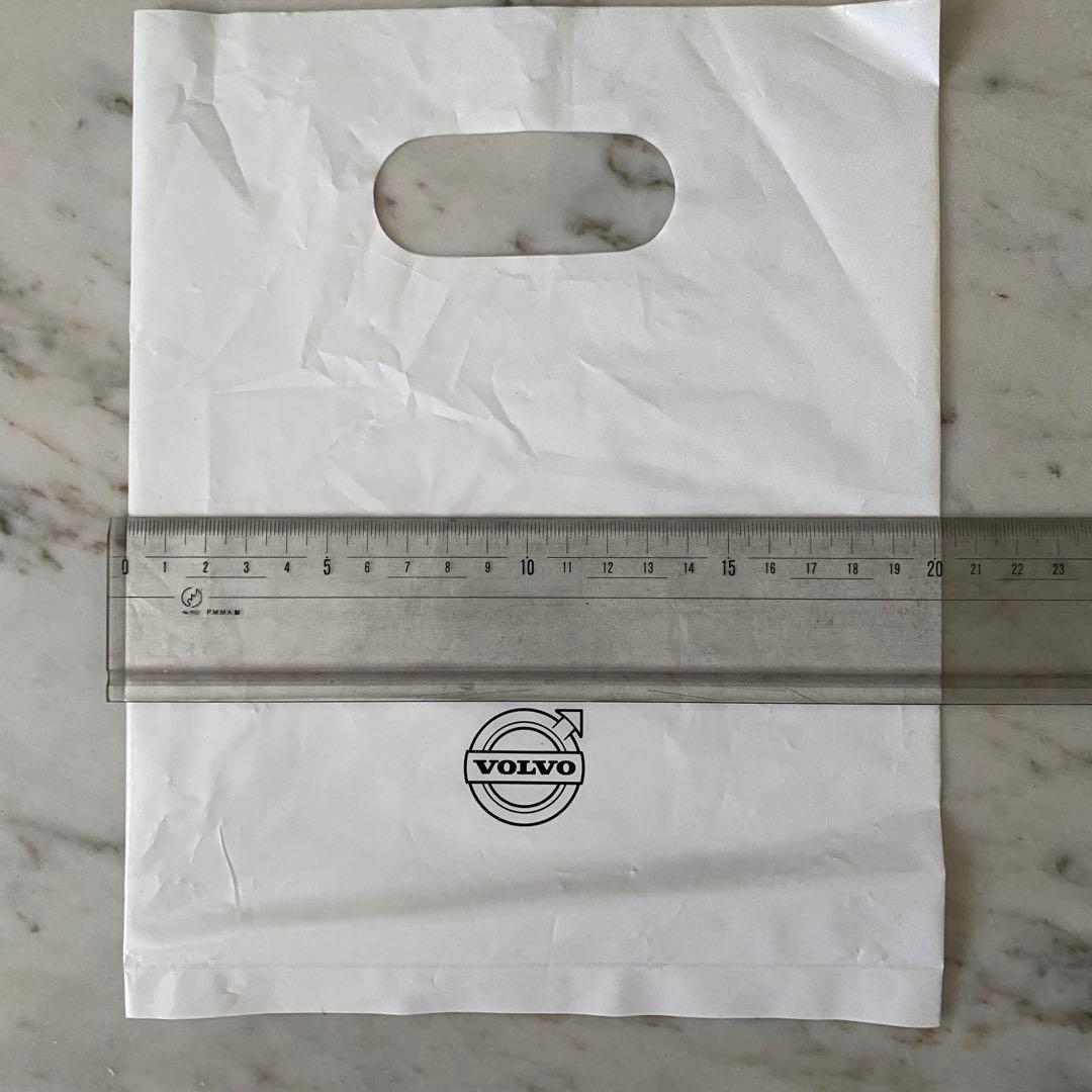 ｛VOLVO｝　ブラック水筒カバー ＆ シルバーミニチュアカー　2点セット