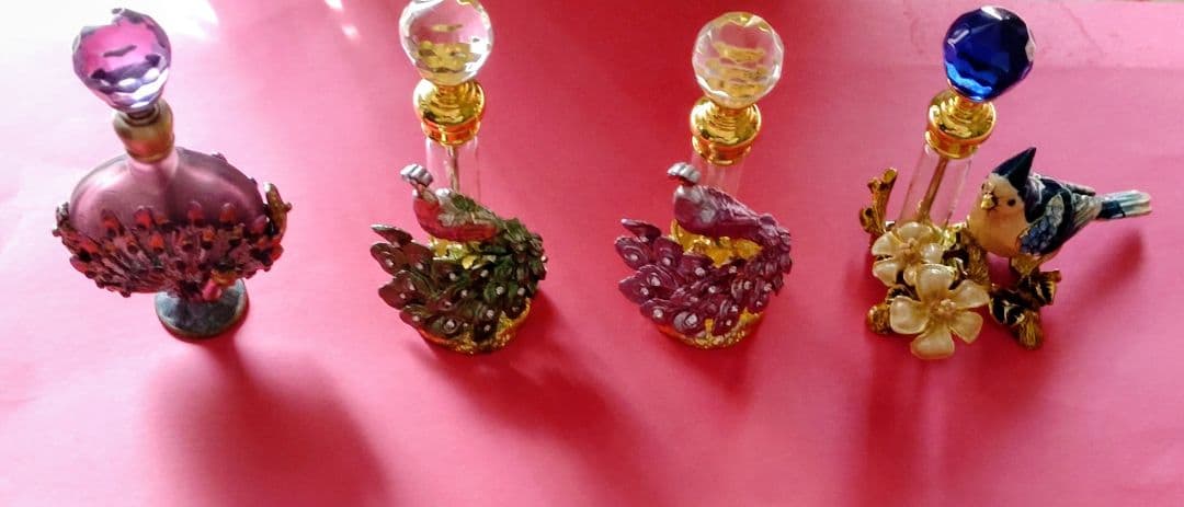 ショ一ケース入り装飾香水瓶、小物入れ